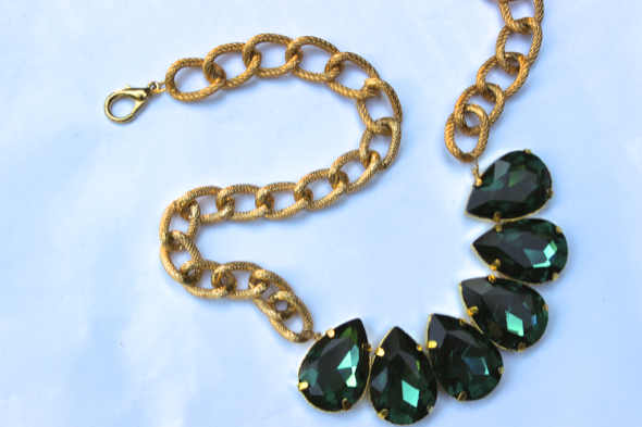 Glitter N Glue DIY Emerald Green Sew On Jewel Chunky Necklace ATTACHED