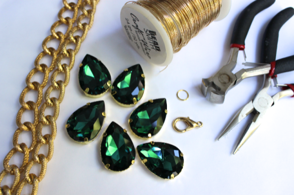 Glitter N Glue DIY Emerald Green Sew On Jewel Chunky Necklace MATERIALS