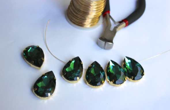 Glitter N Glue DIY Emerald Green Sew On Jewel Chunky Necklace SLIDE
